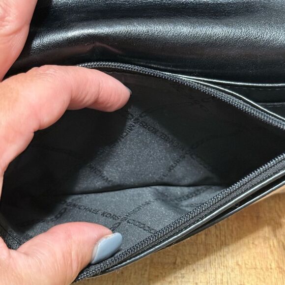 Jet Set Small Two-Tone Logo Smartphone Crossbody Bag *missing strap* - Picture 12 of 15